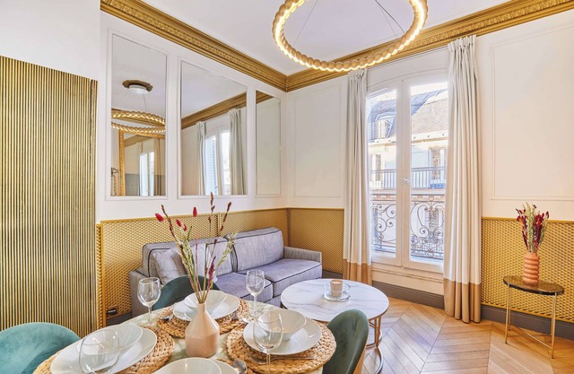Charming AC-apartment Avenue Montaigne/Arc de Triomphe