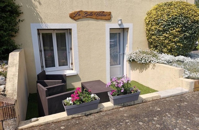 Charming accomodation in a green environment