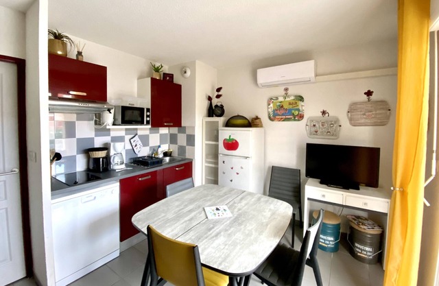 Charming air-conditioned apartment in secure leisure residence