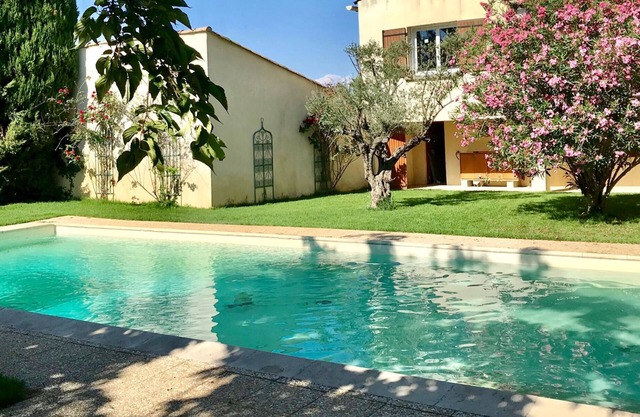 Charming air-conditioned villa - Heated swimming pool. Ideal location.