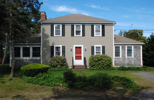 Charming Air Conditioned Chatham Vacation Home Walk to Beach & Tennis