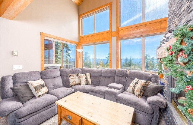 Charming Alpine Retreat w/Private Hot Tub