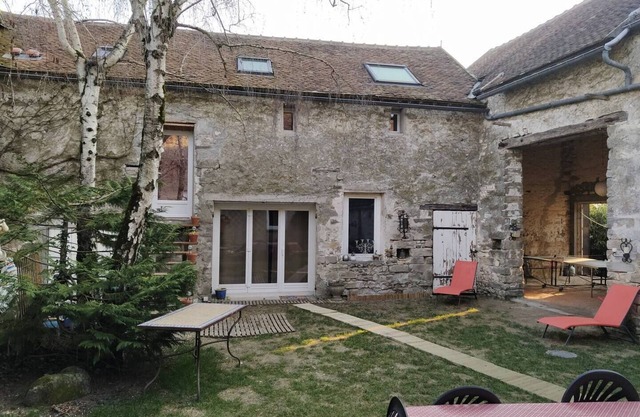 Charming and comfortable apartment in a very pleasant farmyard