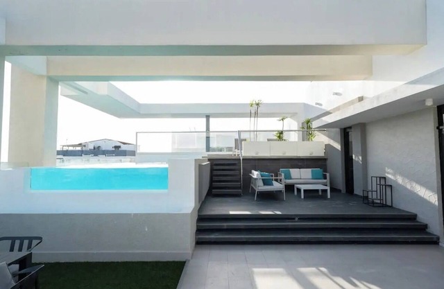Charming and Elegant 2BR Apt W/Pool, BBQ, and rooftop