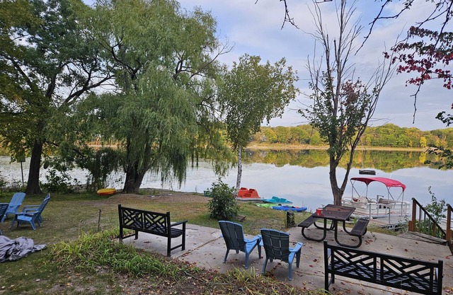 Charming and spacious 5 bedroom, 3 bath,19 guest home on peaceful keewahtin lake