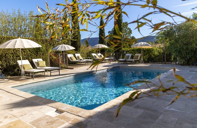 CHARMING AND STANDING RENTAL IN PROVENCE nIn the heart of a family estate