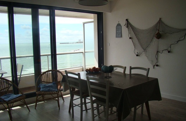 charming apartment facing the ocean for 4 people
