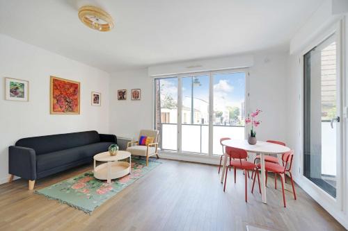 Charming apartment - 2BR-4P- Balcony- Malakoff