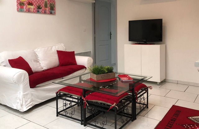 CHARMING APARTMENT CLOSE TO ALL SHOPS