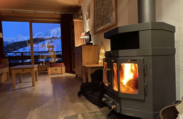 Charming apartment in a chalet facing Mont Blanc and close to the slopes.