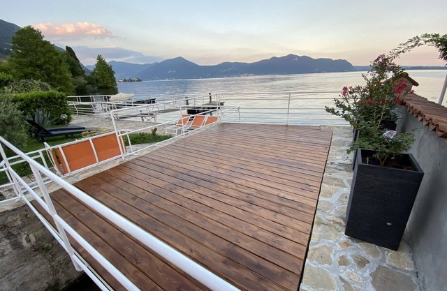Charming apartment in villa on the lake