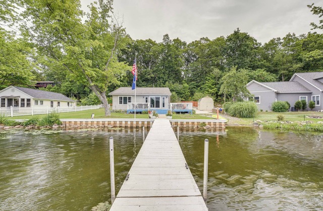 Charming Battle Creek Cottage w/Dock!