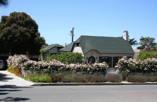 Charming Beach Cottage with Ocean Views: 5-minute walk from beach & shops