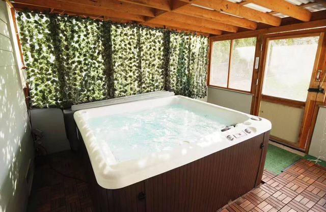 Charming beach home with Ocean & Mt. Baker View and Hot Tub!