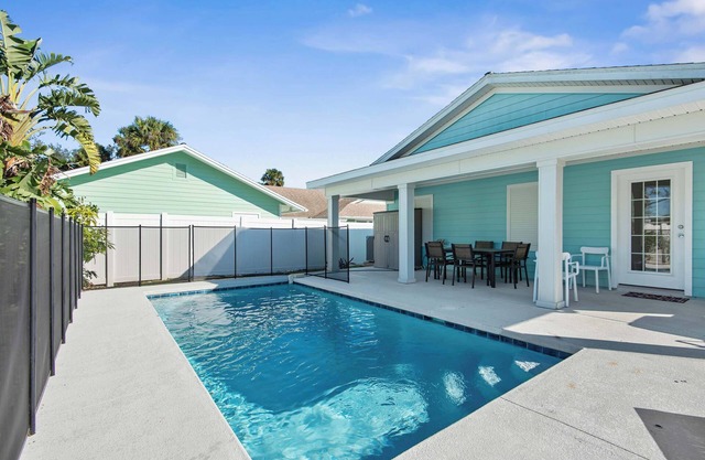 Charming Beachside Home Heated Pool Free Golf Cart