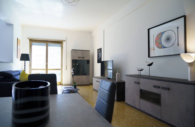 Charming, bright, spacious apartment in south Rome. Equipped with every comfort.