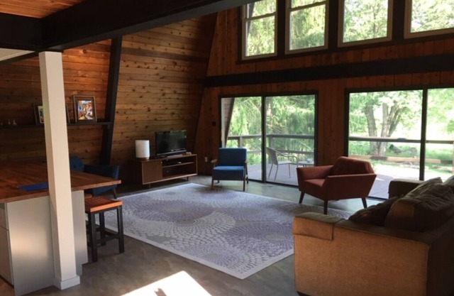 Charming British Columbia chalet close to Yellow Springs, Clifton and Cedarville