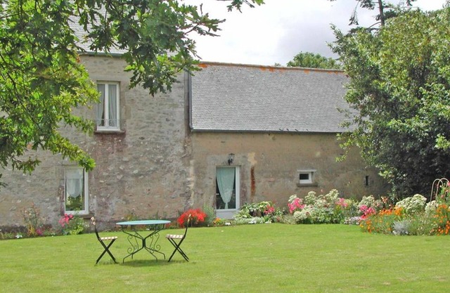 Charming Cottage with Garden, Woodland Trails, and Modern Amenities in Countryside Normandy
