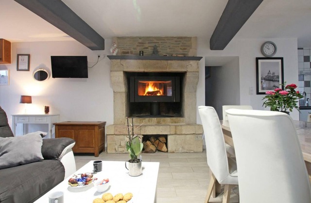 *Charming Cottage, Near St Vaast la Hougue, Pet-Friendly, Private Yard, WiFi, Fireplace*