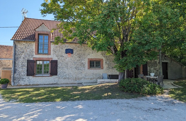 Charming Country House near Paris - 4 Bedrooms, Garden, BBQ, Bikes Available
