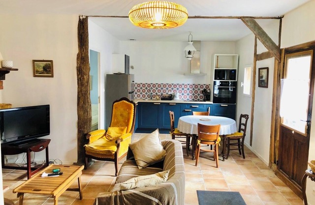 Charming cabin by a lake in the heart of the Landes d'Armagnac forest