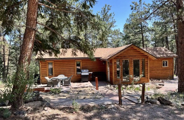 Charming Cabin on Dream Property