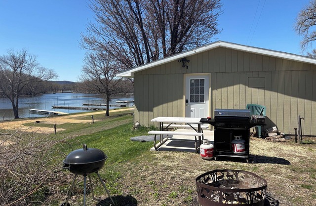 Charming Cabin on the Mississippi River