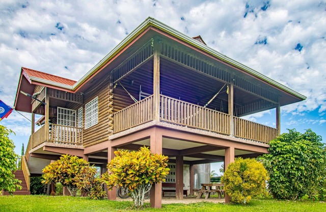 Charming cabin with private balcony, lush views & eco-friendly features