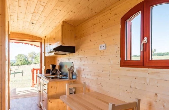 Charming Caravan with Views of the Saône Valley