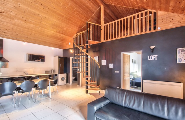 Charming Chalet in Ney with Pool Access