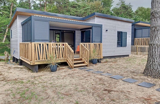 Charming Chalet with Heated Pool, Terrace & Parking - 6 Guests