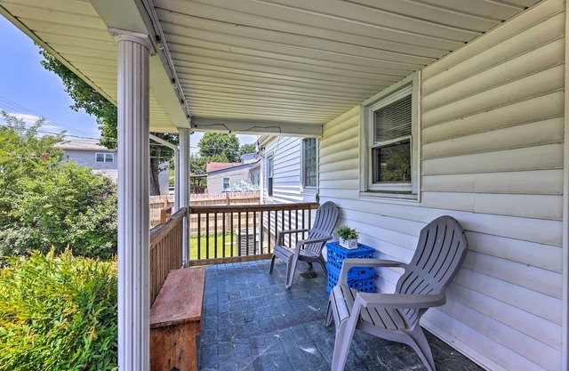 Charming Charleston Home w/Yard & Fire Pit!