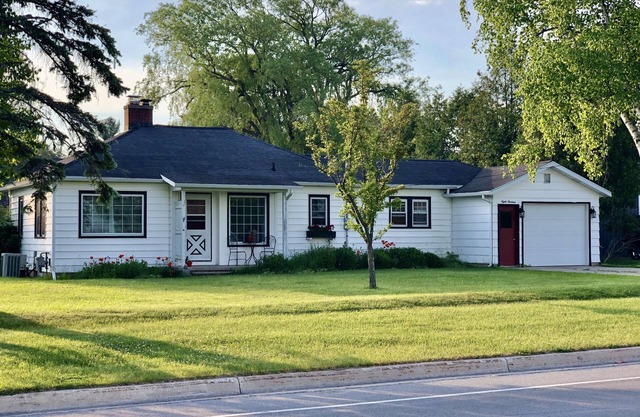 Charming Cherry Street Cottage. Golf And Beach.