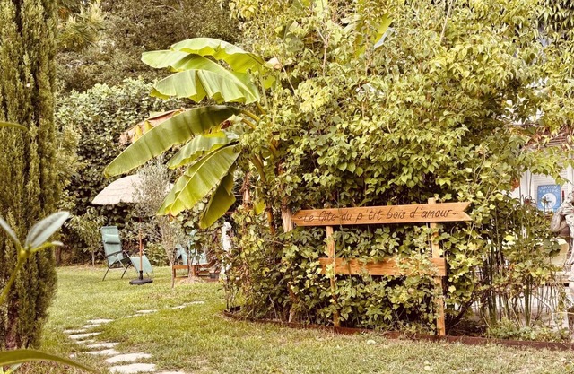 Charming cottage with private garden in Loire Valley, Wi-Fi & parking included