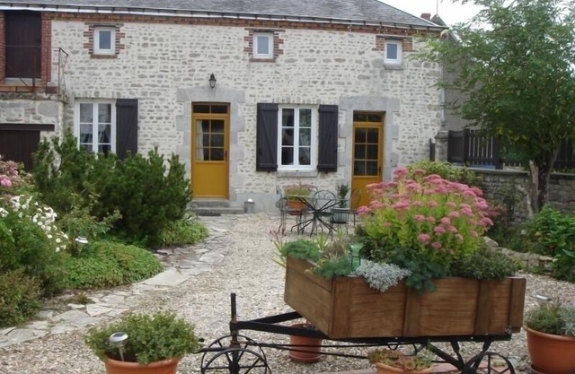 Charming Cottage in Peaceful Hamlet, Near Orléans Forest, Garden & Parking