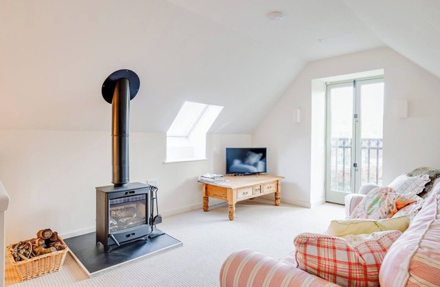Charming Coach House Retreat Near Sherborne Abbey