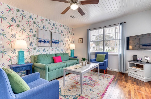Charming Coastal Pensacola Home 1 Mi to Palafox St