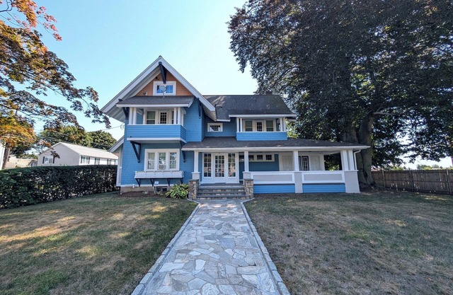 Charming Colonial for Events and Getaways! – Perfect for Family Retreat!