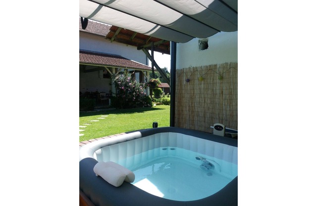 Charming, comfortable studio with jacuzzi