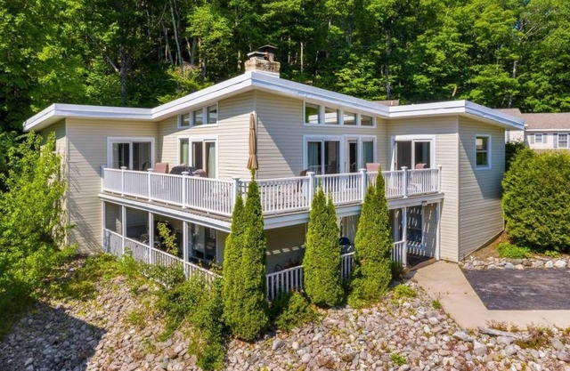 Charming Condo on the Bike Path, Minutes to Petoskey and Harbor Springs!