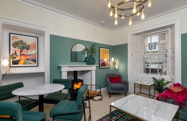 Charming & Cosy: Your Cambusbarron Getaway