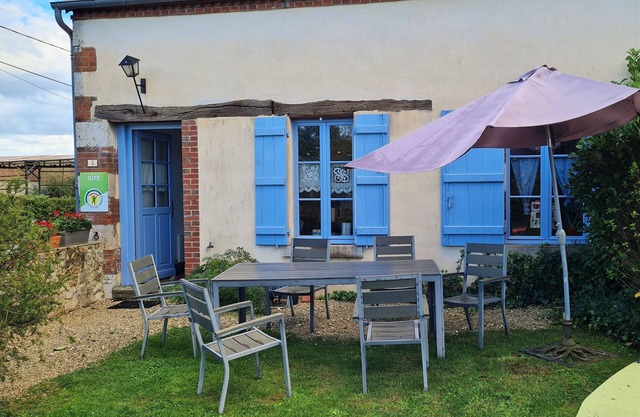 Charming Cottage: Enclosed Garden, Close to Loire Valley, Sleeps 6