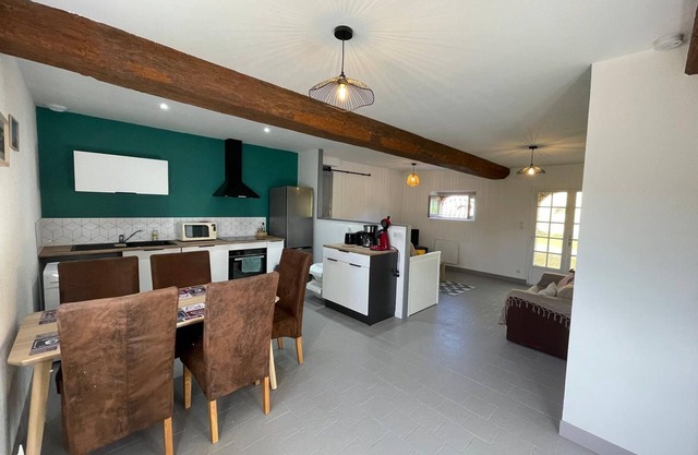 Charming Cottage in Beaulieu-sur-Loire: Ideal Family/Friends Getaway, Near Historic Sites and Vineyards
