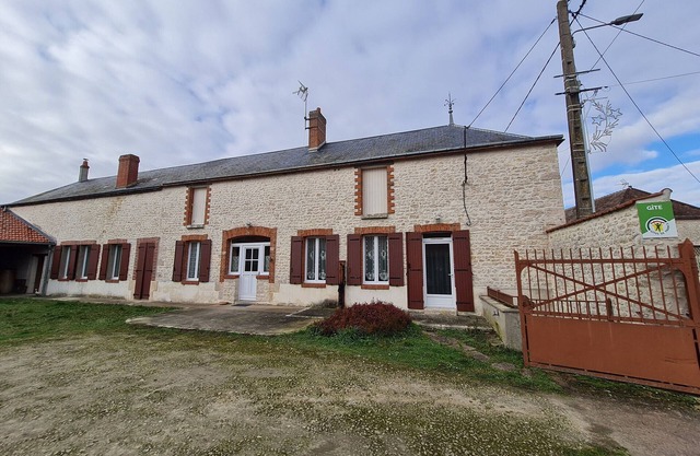 Charming Cottage with Garden, Near Paris & Orléans