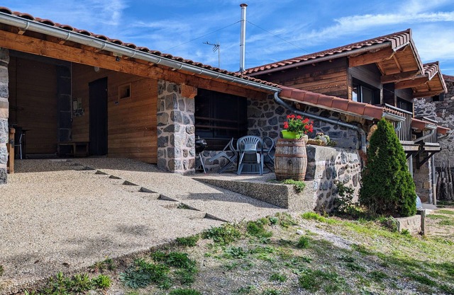 Charming Cottage Near Beaume Waterfall & Puy-en-Velay with Private Parking and Two Terraces