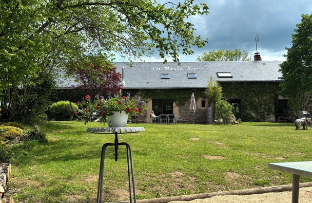 CHARMING COTTAGE IN THE NATURAL REGIONAL PARK MORVAN TOURISM FURNITURE *
