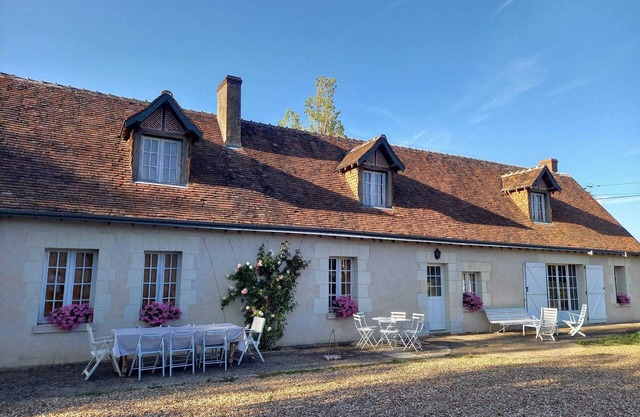 Charming cottage, absolute calm and big swimming-pool close to the Loire castles