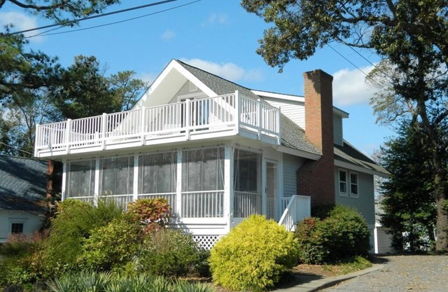 Charming Cottage Steps from Rehoboth Beach, Sleeps 8, Great Location & Perks!