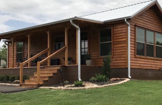 Charming Cottage at Possum Kingdom Lake