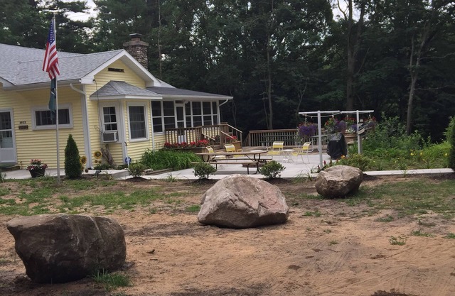 Charming Cottage at Stony Lake just one block from Lake Michigan & Stony Beaches